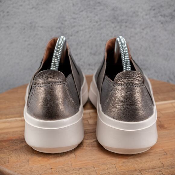 Gentle Souls By Kenneth Cole Rosette Slip-On Sneaker Size 9 M Pewter Metallic - Picture 4 of 7